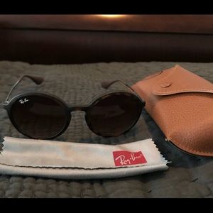 Ray bans!! Do not come with a case!